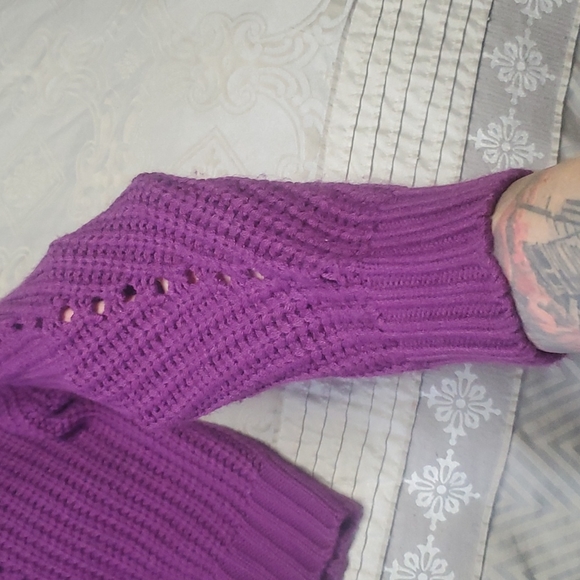 Purple drop shoulder knit sweater size XL - Picture 10 of 10